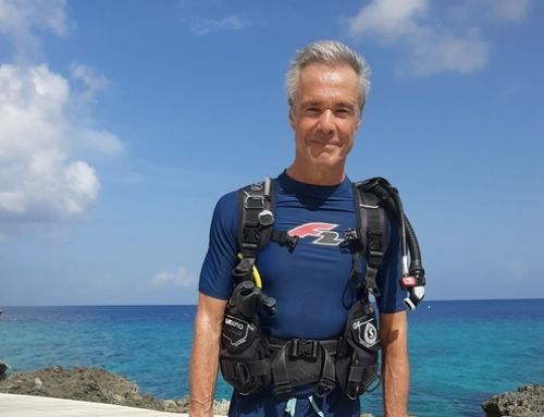 Schauspieler Hannes Jaenicke erkundet die Cayman Islands