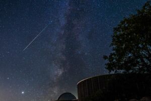 MilkyWay Perseid Building, Credit Troy Carpenter I Goldendale Observatory